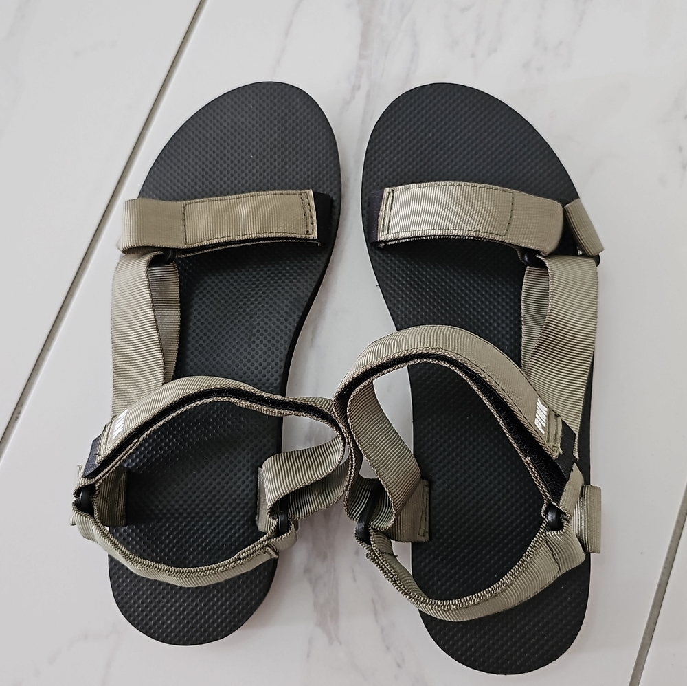 PINK VICTORIA'S SECRET SANDAL